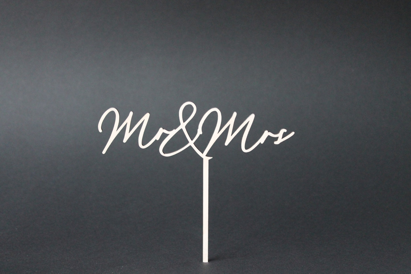 Mr&Mrs cake decoration